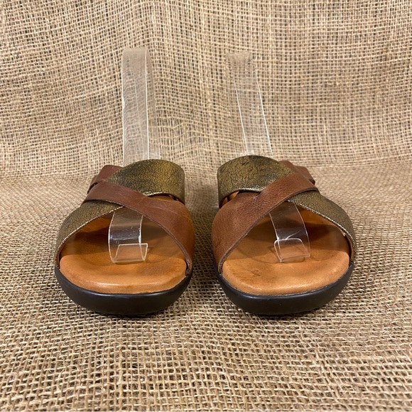 Gentle Souls Sandals Wedge Slip on Brown Gold Size 6M - Picture 8 of 11